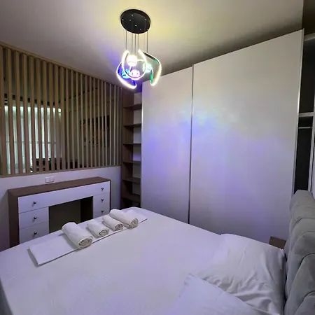 Condor Center Luxury 5 تيرانا