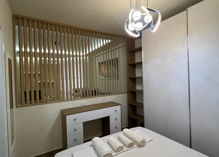 Condor Center Luxury 5 * Tirana