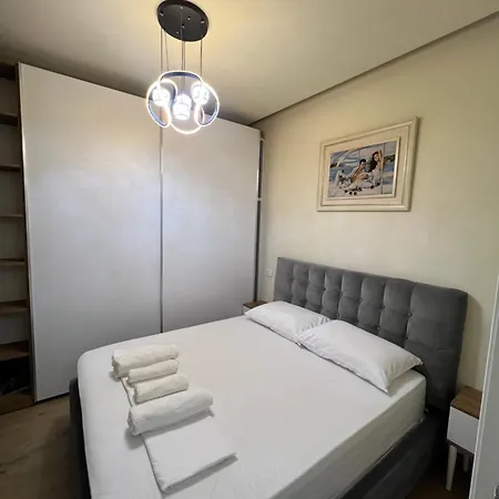 Condor Center Luxury 5 * Tirana