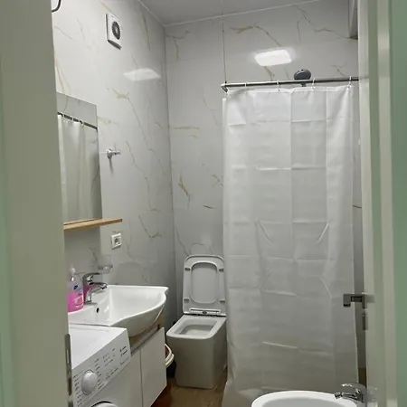 Condor Center Luxury 5 * Tirana